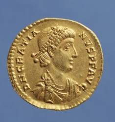 Solidus (Vorderseite) von Gratian (375-383) drapiert, gepanzert und mit einem Diadem. Inschrift: D N GRATIANVS P F AVG